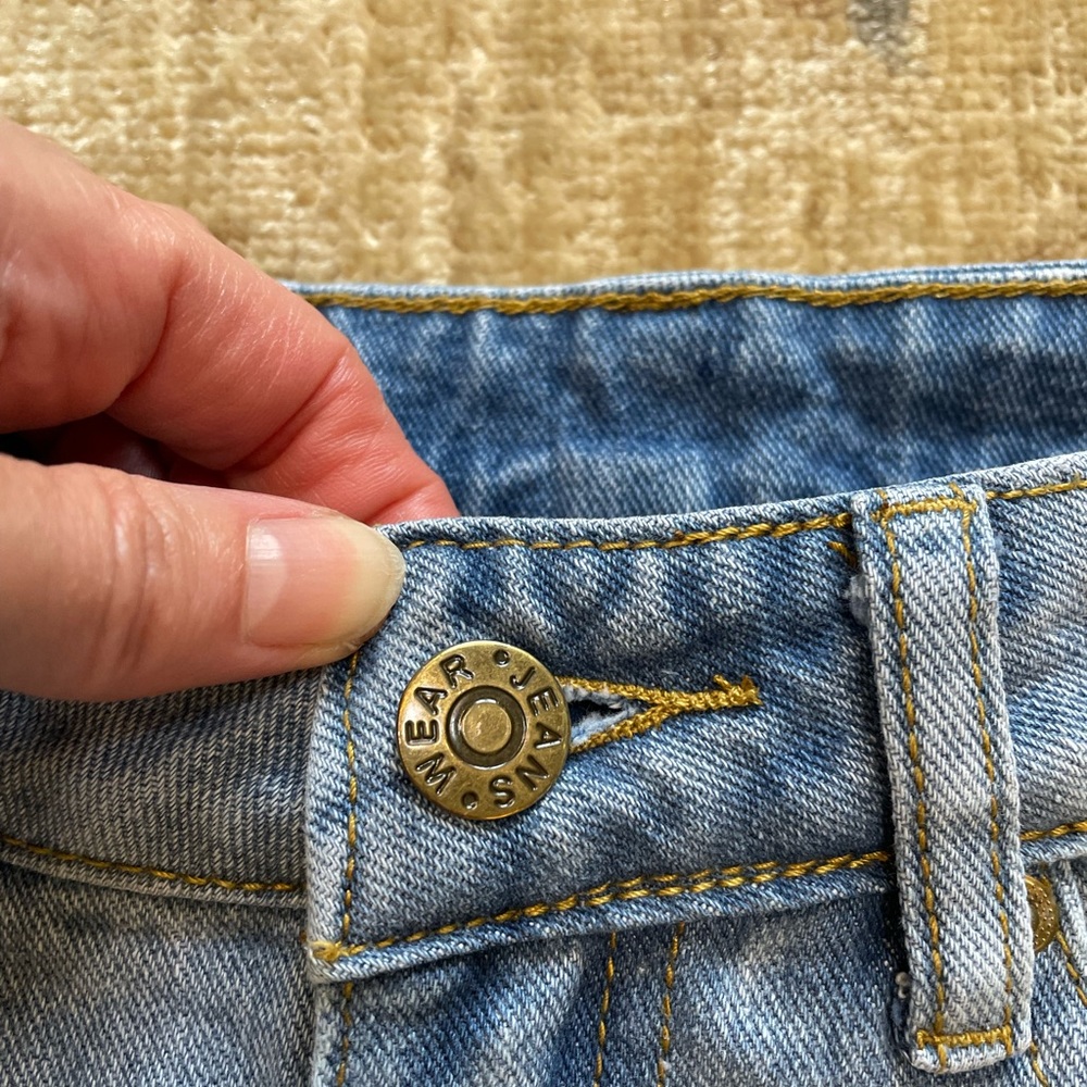 XS Fun distressed high waisted jeans.  Wide leg tapered. - Picture 5 of 13